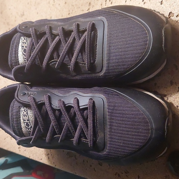 Skechers - Picture 3 of 4